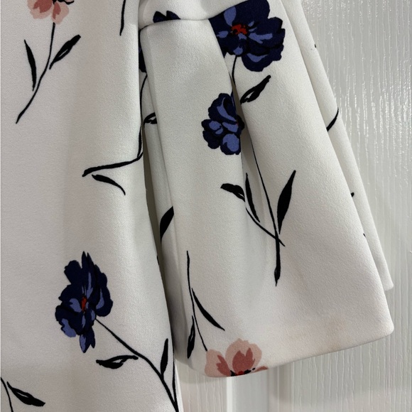 Lauren Ralph Lauren Women’s Floral Bell Sleeve Shift Dress, 6 - Picture 5 of 9